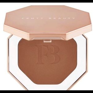 Fenty Beauty By Rihanna:Sun Stalk’r Instant Warmth Bronzer: Shade: Caramel Cutie